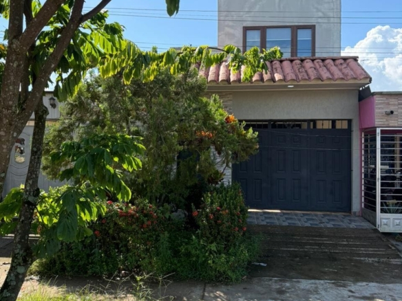 Casa de 2 Pisos en Venta