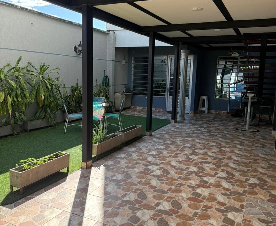 Casa de 2 Pisos en Venta