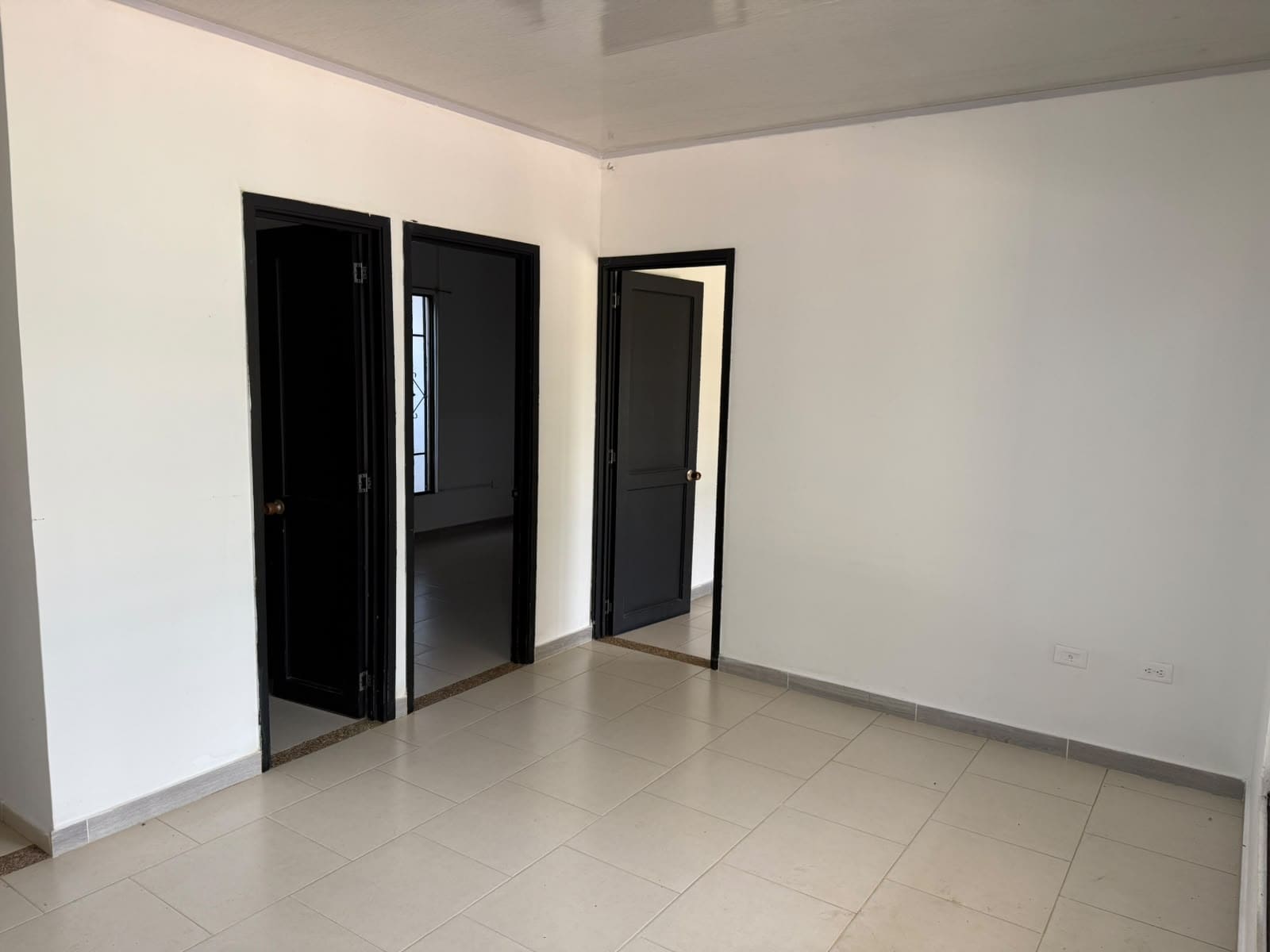 Casa en Arriendo de 1 Piso con Patio y Garaje