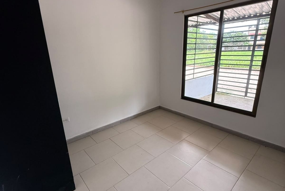 Casa en Arriendo de 1 Piso con Patio y Garaje