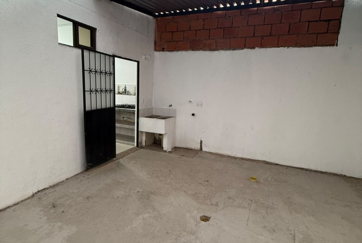 Casa en Arriendo de 1 Piso con Patio y Garaje